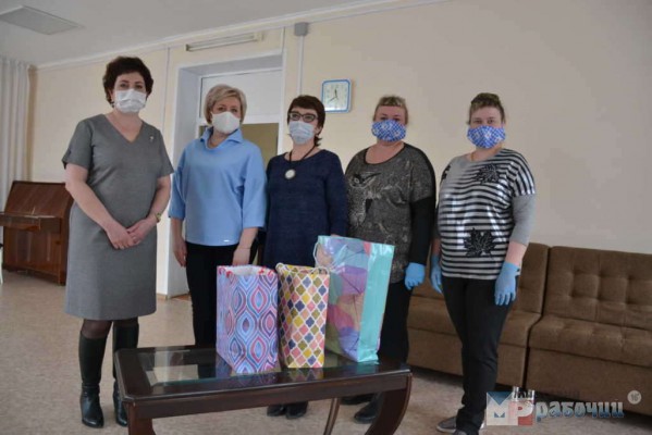 В Миассе воспитанники Центров помощи детям сшили маски для социальных работников